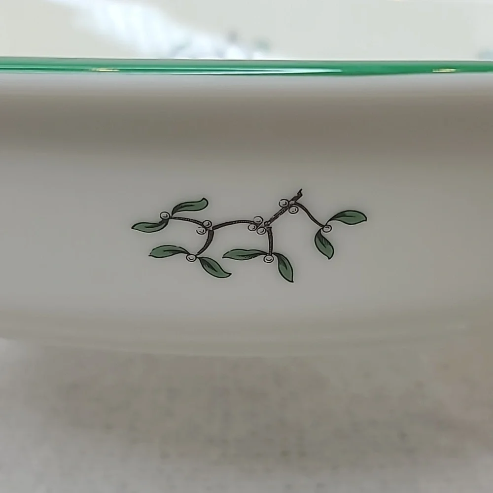 Spode 2000 Vintage Christmas Tree Oven to Table Oval Rimmed Dish in White/Green